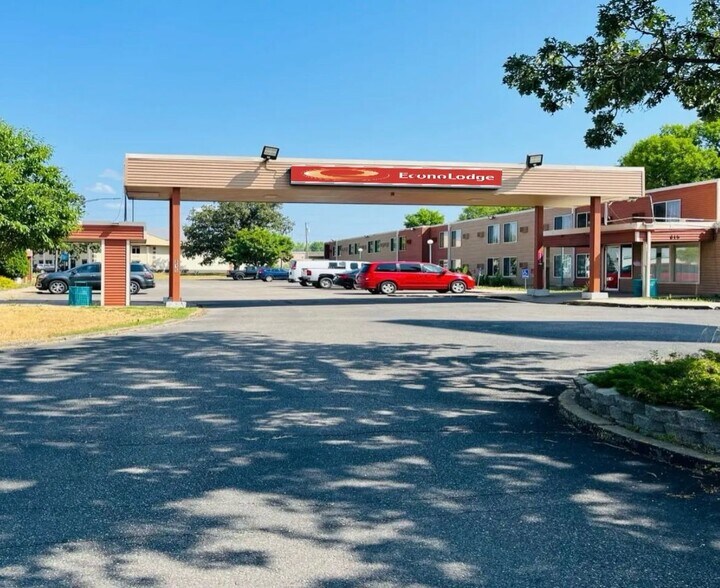 More Photos Of 815 S 1st St, Waite Park Hotel For Sale