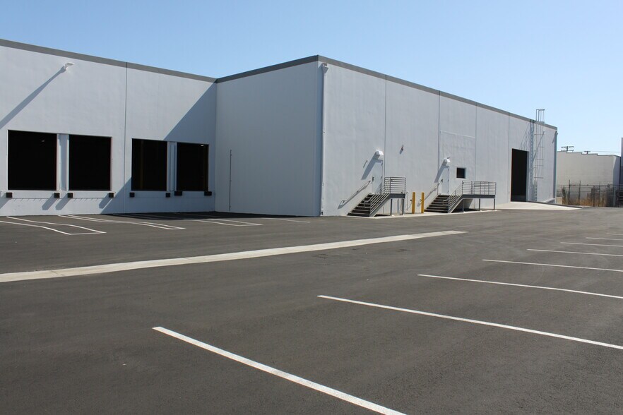 More Photos Of 2100 E 49th St, Vernon Warehouse For Lease