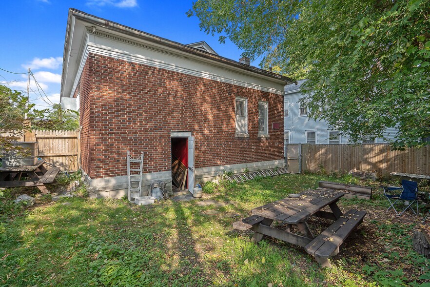 More Photos Of 363 W Seneca Tpke, Syracuse Bar For Sale