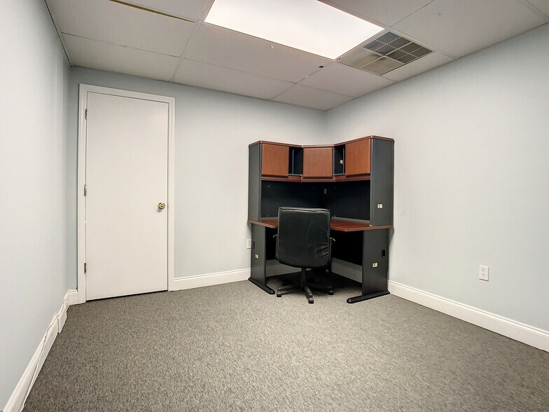 More Photos Of 22 W Monument Ave, Kissimmee Office For Lease