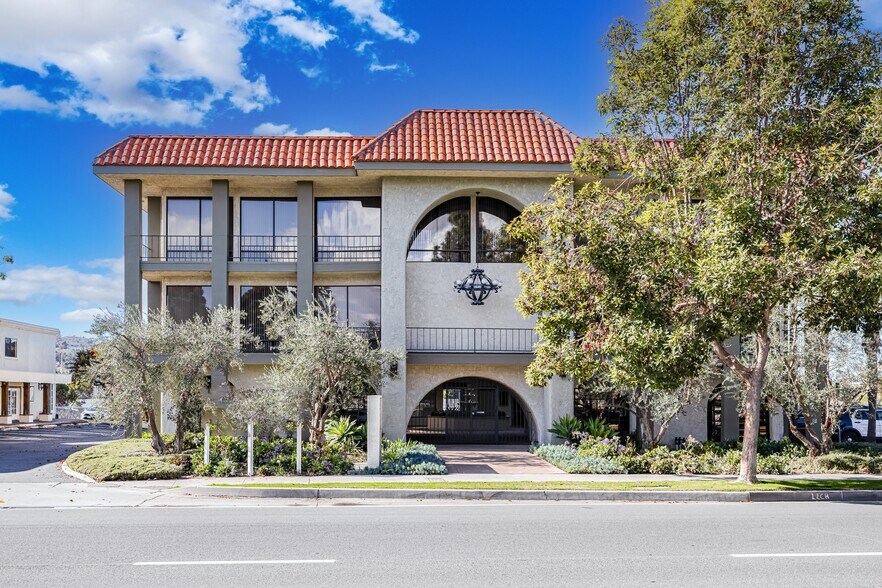 More Photos Of 23717 Hawthorne Blvd, Torrance Office For Lease