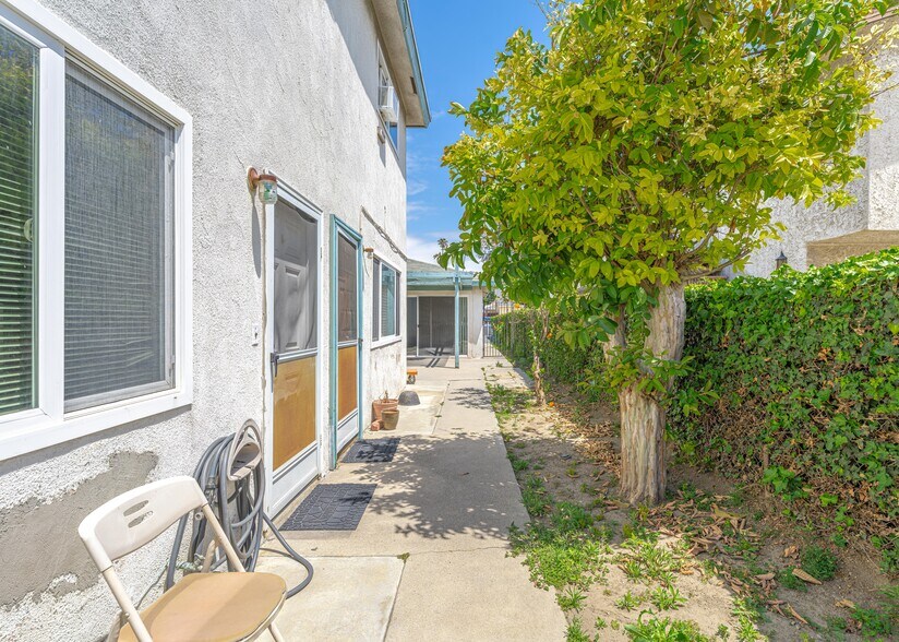 More Photos Of 10921 Walnut St, Los Alamitos Apartments For Sale