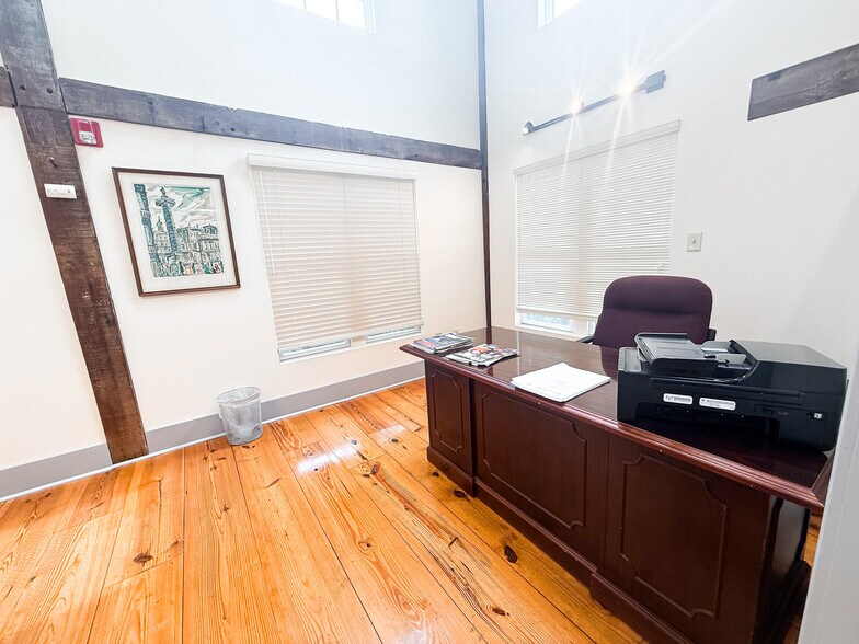 More Photos Of 3 Mapleton Rd, Princeton Office For Sale