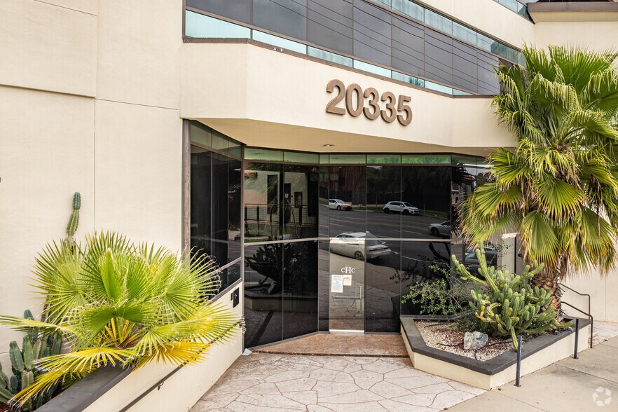 More Photos Of 20335 Ventura Blvd, Woodland Hills Office For Lease