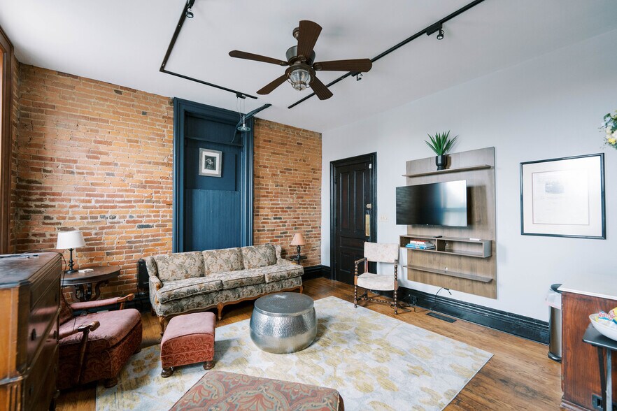 More Photos Of 22-24 E Mound St, Columbus General Retail For Sale