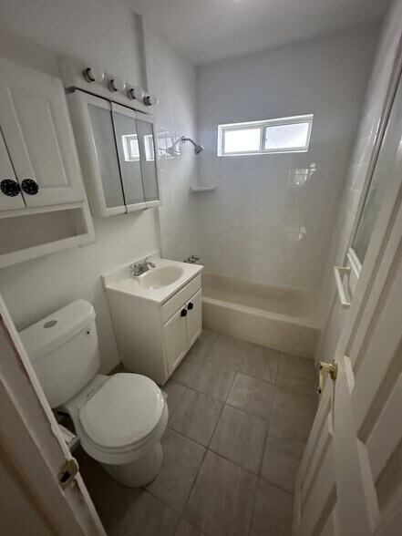 More Photos Of 1403 N Vista St, Los Angeles Apartments For Sale