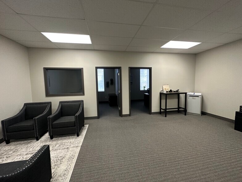 More Photos Of 32875 Solon Rd, Solon Medical For Lease