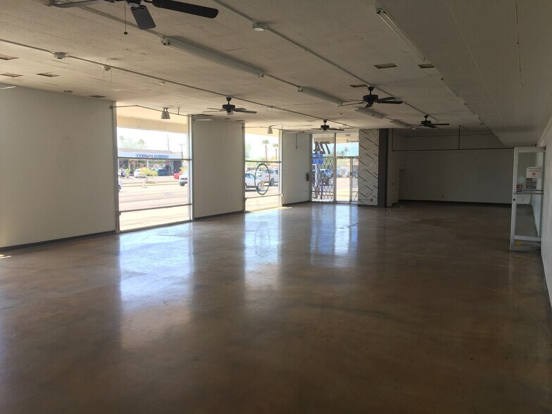 More Photos Of 724 W Indian School Rd, Phoenix Showroom For Sale