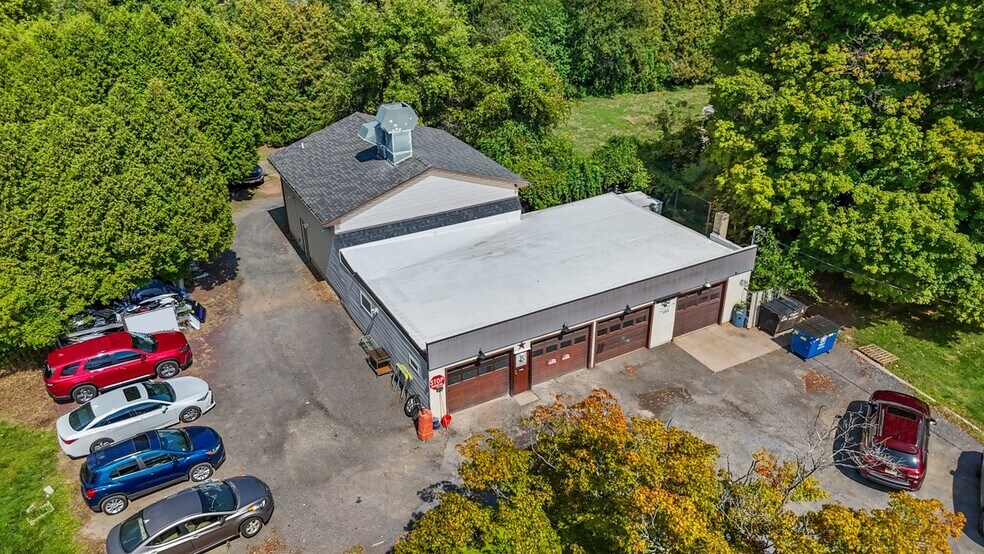 More Photos Of 1262-1264 US-22, Lebanon Auto Repair For Sale