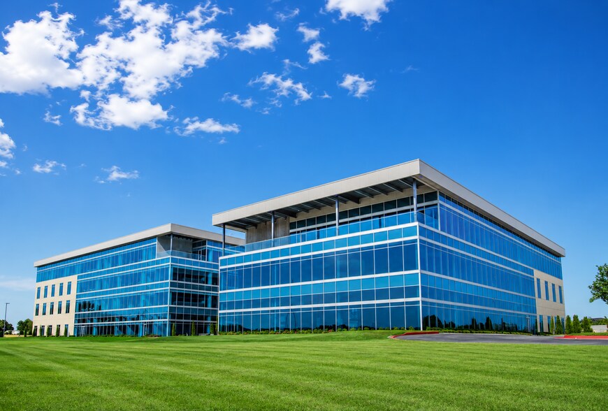 More Photos Of 2600 NE 11th St, Bentonville Office For Lease