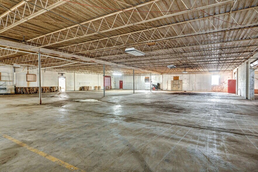 More Photos Of 504 Airport Rd, Crane Warehouse For Sale