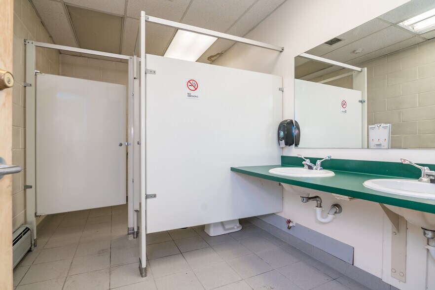 More Photos Of 154 S Mountain Rd, Northfield Schools For Sale