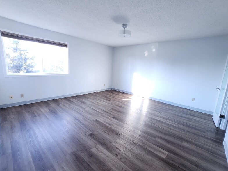 More Photos Of 5000 50 St, Beaumont Storefront Retail Office For Lease