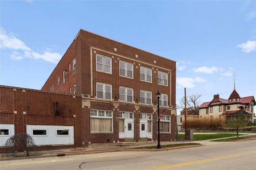 More Photos Of 612 W Gallatin St, Vandalia Apartments For Sale