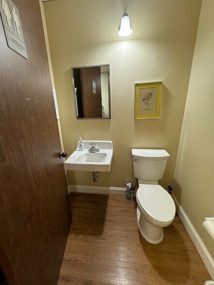 More Photos Of 6101 Webb Rd, Tampa Medical For Sale