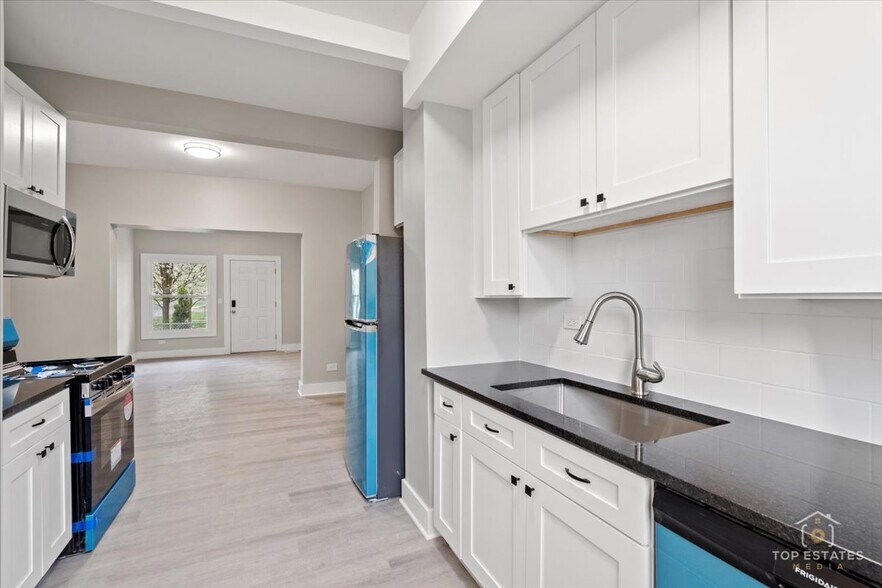 More Photos Of 1542 Victoria Ave, North Chicago Apartments For Sale