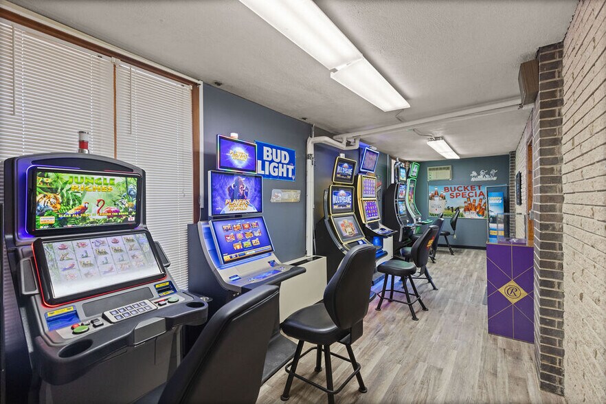 More Photos Of 307 N Main St, Loraine Lodge Meeting Hall For Sale