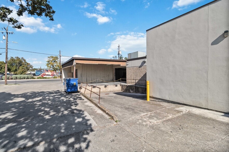 More Photos Of 429 Jefferson St, Kerrville Light Manufacturing For Lease