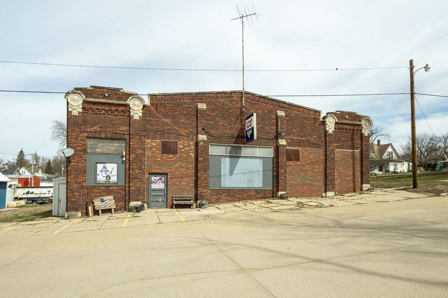 More Photos Of 134 E 2nd St, Leigh Sports And Entertainment For Sale