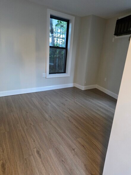 More Photos Of 3136 Summit Ave, Union City Storefront Retail Residential For Lease