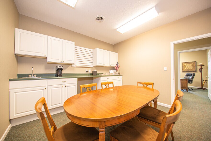 More Photos Of 2419 Broadway St, Mount Vernon Office For Sale