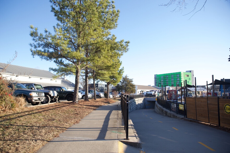 More Photos Of 525 S School Ave, Fayetteville Office Residential For Lease