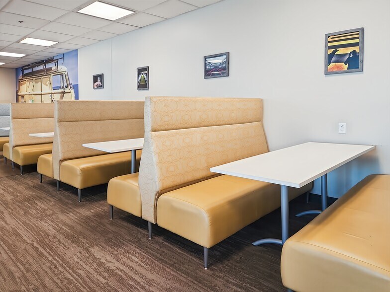 More Photos Of 1250 Boul René-Lévesque O, Montréal Coworking Space