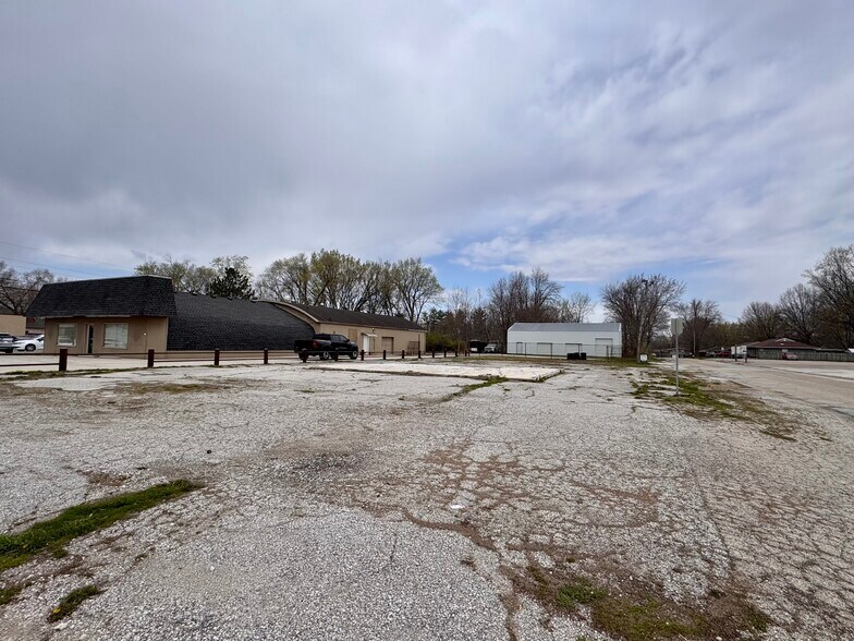 More Photos Of 1508 W Jackson St, Macomb Freestanding For Sale