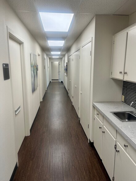 More Photos Of 1900 N Bryant St, Little Rock Office For Sale