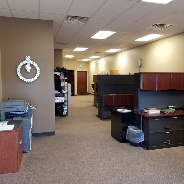 More Photos Of 1217-1249 Arrowhead Ct, Crown Point Warehouse For Lease