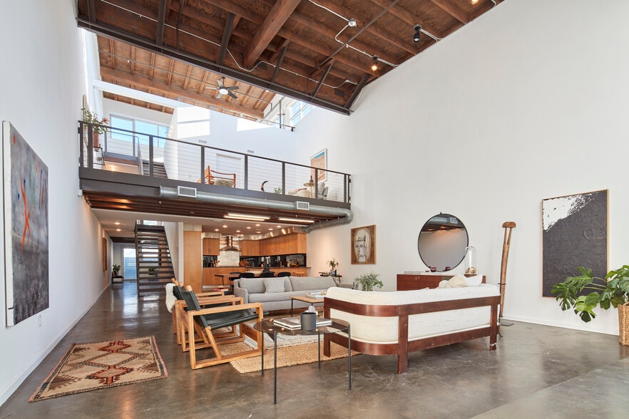 More Photos Of 2100 Abbot Kinney Blvd, Venice Office For Lease