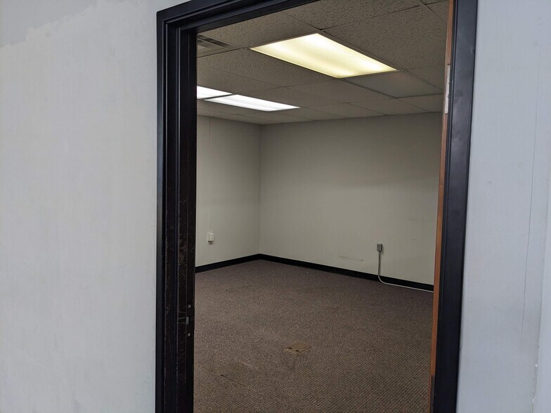 More Photos Of 2912 Enterprise Dr, Durant Industrial For Sale