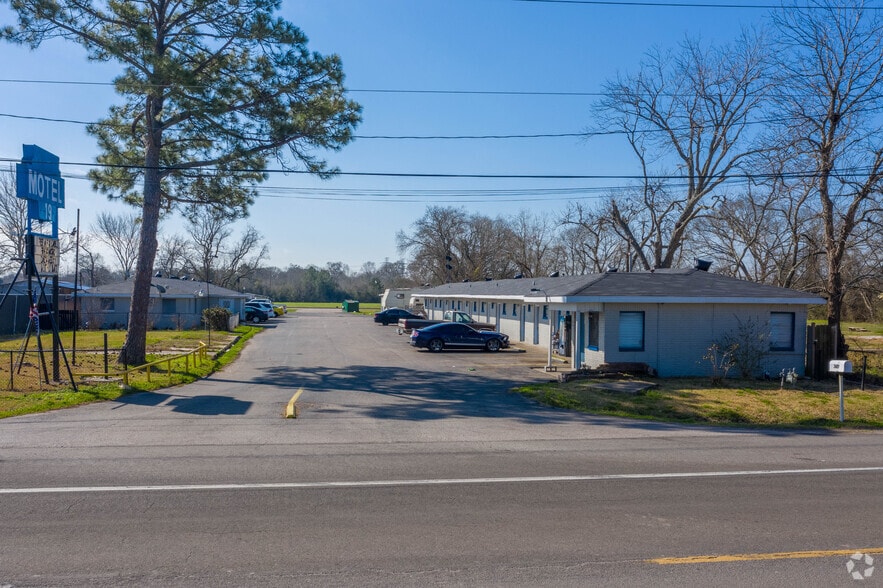 More Photos Of 3401 N Alexander Dr, Baytown Hotel For Sale