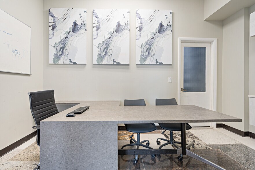 More Photos Of 1628-1630 Rand Rd, Des Plaines Showroom For Sale