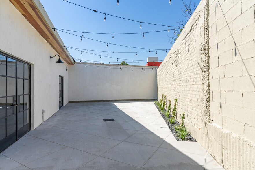 More Photos Of 4227 Whiteside St, Los Angeles Warehouse For Lease