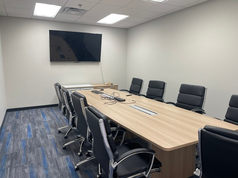 More Photos Of 208 Manufacturers Blvd, Mooresville Warehouse For Lease