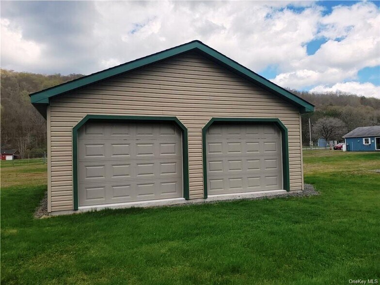 More Photos Of 206 Service Rd, Parksville Office For Sale