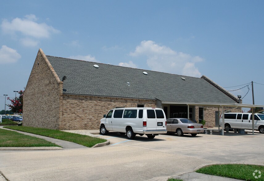 More Photos Of 660 Lobdell Blvd, Baton Rouge Rehabilitation Center For Sale