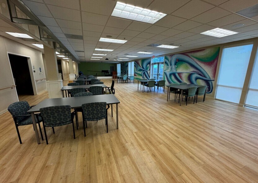 More Photos Of 3971 Knight Arnold Rd, Memphis Office For Sale