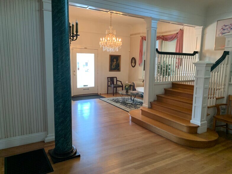 More Photos Of 725 College Ave, Santa Rosa Office For Sale