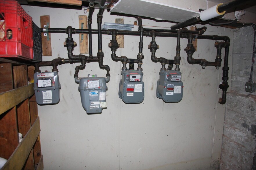 More Photos Of 7037 72nd Pl, Glendale Apartments For Sale