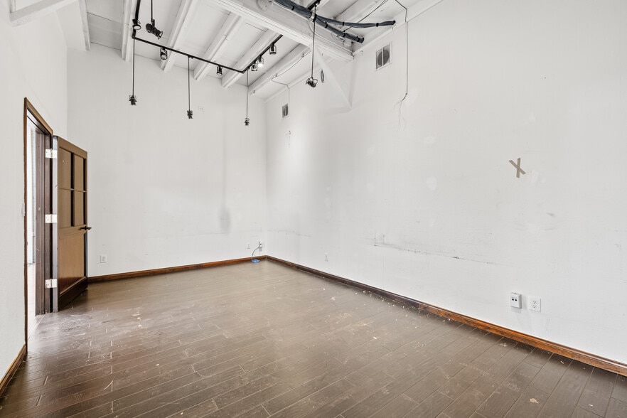 More Photos Of 1931 Bay St, Los Angeles Showroom For Lease