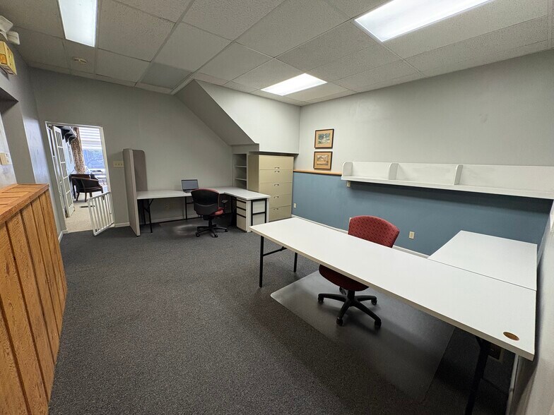 More Photos Of 109 Main st, Delphi Office For Lease