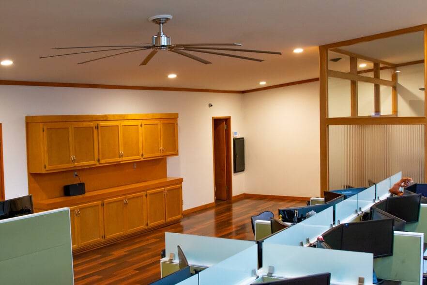 More Photos Of 2323 E St, Bakersfield Loft Creative Space For Lease