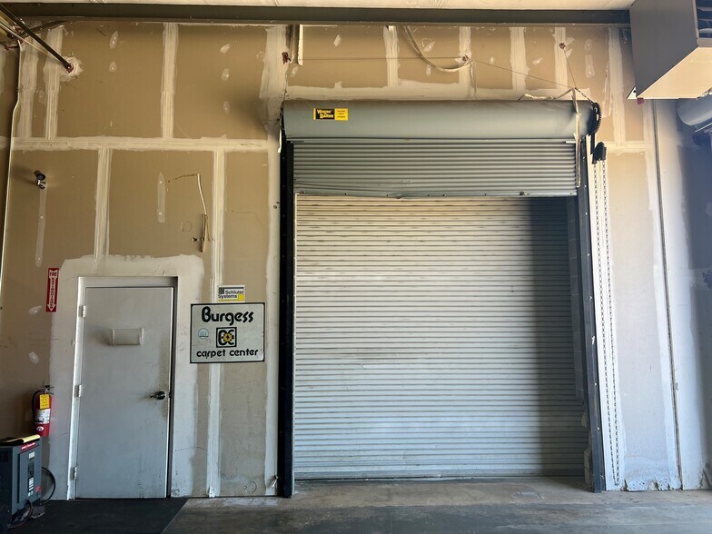 More Photos Of 4989 Mercer University Dr, Macon-Bibb Showroom For Sale