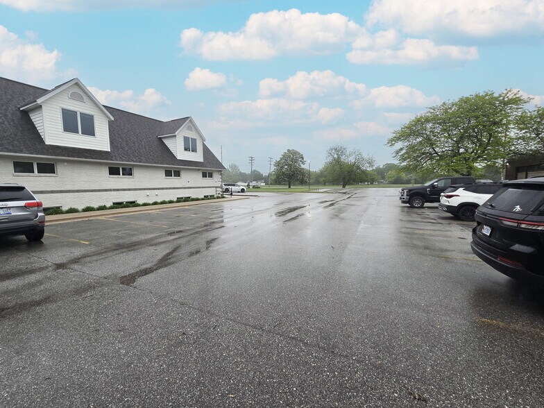 More Photos Of 690 S Trumbull St, Bay City Loft Creative Space For Sale