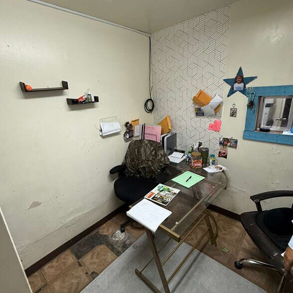 More Photos Of 8600 San Gabriel Dr, Laredo Warehouse For Lease