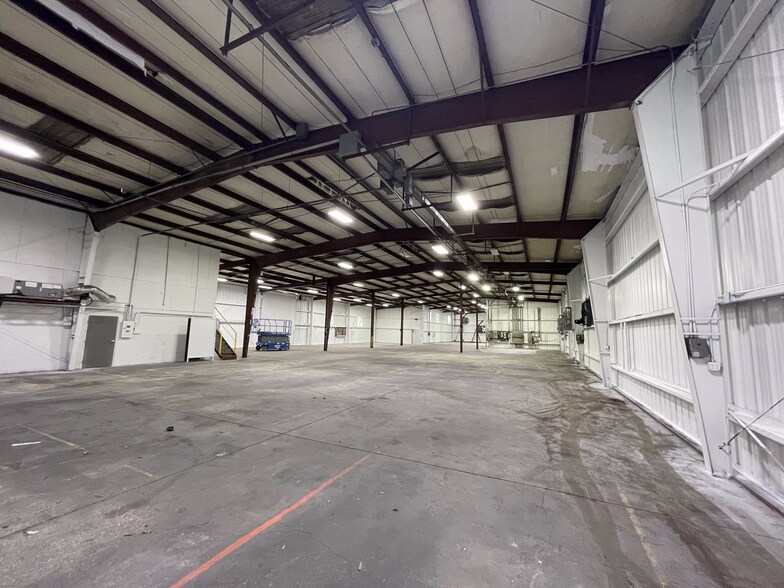 More Photos Of 1030 S 86th St, Tampa Manufacturing For Lease