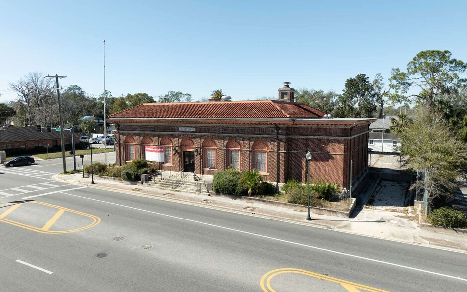 Primary Photo Of 400 S Ohio Ave, Live Oak Post Office For Sale