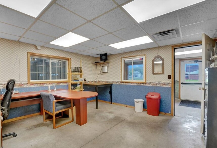 More Photos Of 87 N Main St, Franklinville Service Station For Lease